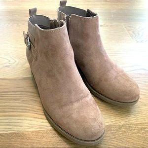 Old Navy Womens Ankle Booties in Khacki size 6.5